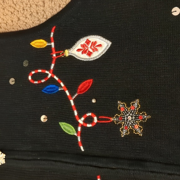 Vintage Nouveaux Holiday Embroidered Sweater Vest - Picture 4 of 10